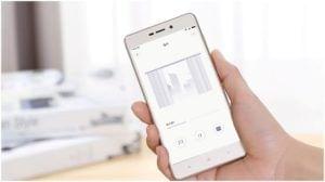 Управление рулонными шторами через смартфон и приложение умного дома с голосовым управлением.